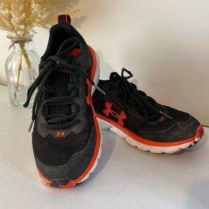 Under Armour Assent Youth 3.5 sneakers.